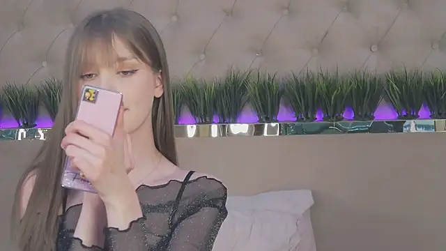 Snapshot of BellaSecrett chatting on 03-20-25, 06:31 BellaSecrett online show from 03-20-25, 06:31