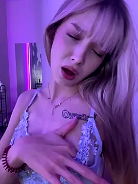 Snapshot of BellaSecrett chatting on 09-18-25, 02:30 BellaSecrett online show from 09-18-25, 02:30