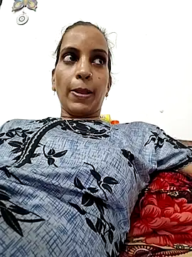 Hotty-Nidhi online show from 05-20-26, 04:40