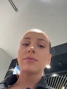 Snapshot of AlexisWhit chatting on 09-25-25, 08:29 AlexisWhit online show from 09-25-25, 08:29