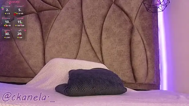 Snapshot of Kanela_miller_ chatting on 11-23-25, 01:00 Kanela miller online show from 11-23-25, 01:00