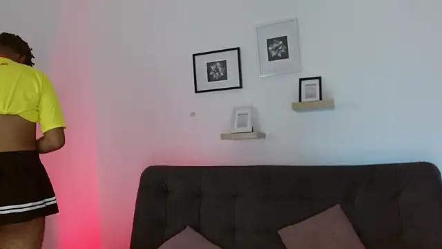 Snapshot of julian_vogue chatting on 03-20-25, 06:53 julian vogue online show from 03-20-25, 06:53