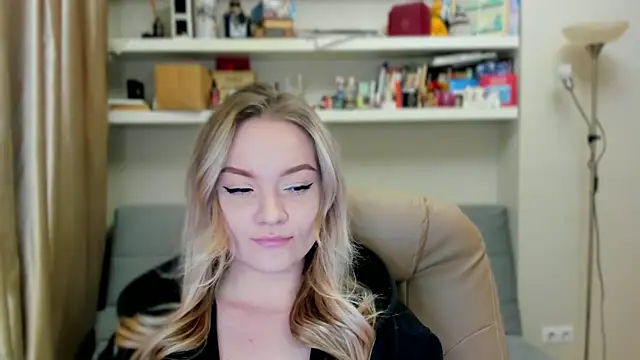 Kara Smith  online show from 11-28-25, 11:40