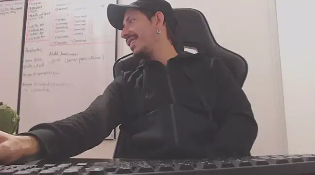 Snapshot of David_Blake69 chatting on 03-09-25, 04:22 David Blake69 online show from 03-09-25, 04:22