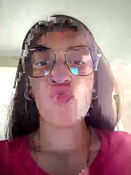 Snapshot of HOLY_DOLL chatting on 10-08-25, 08:06 HOLY DOLL online show from 10-08-25, 08:06