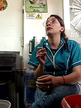 Snapshot of HOLY_DOLL chatting on 11-07-25, 08:42 HOLY DOLL online show from 11-07-25, 08:42