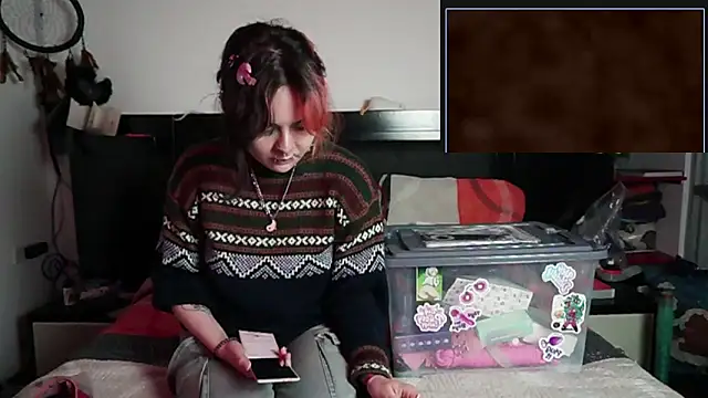 Snapshot of Devil_And_Princess chatting on 10-18-25, 03:20 Devil And Princess online show from 10-18-25, 03:20