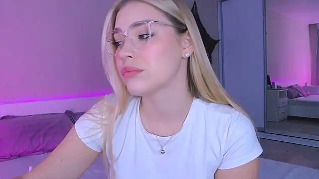 Snapshot of DIANAxxxDIAMOND chatting on 10-29-25, 10:06 DIANAxxxDIAMOND online show from 10-29-25, 10:06