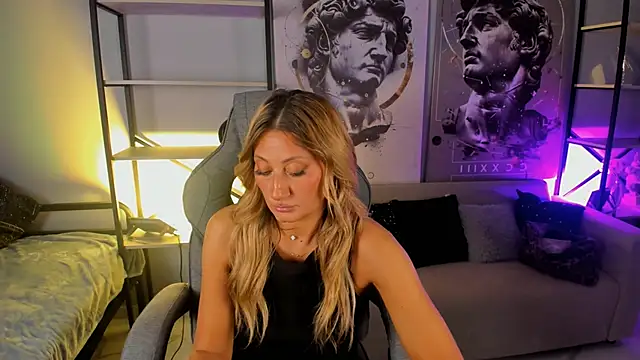 Snapshot of SarahAlluring chatting on 09-13-25, 01:00 SarahAlluring online show from 09-13-25, 01:00