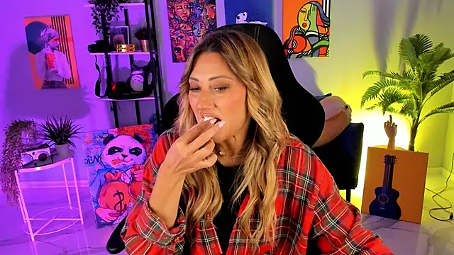 Snapshot of SarahAlluring chatting on 09-26-25, 12:09 SarahAlluring online show from 09-26-25, 12:09