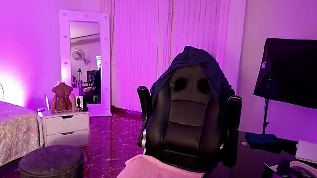 Snapshot of cory_chasecol888 chatting on 10-04-25, 04:54 cory chasecol888 online show from 10-04-25, 04:54