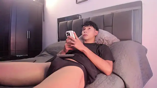 Snapshot of AndresM001 chatting on 04-09-26, 09:09 AndresM001 online show from 04-09-26, 09:09