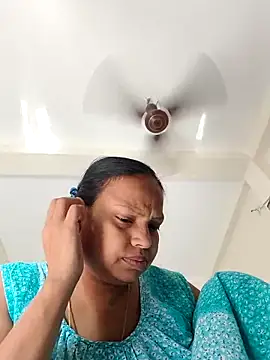 Snapshot of Arohi35 chatting on 09-09-25, 03:28 Arohi35 online show from 09-09-25, 03:28