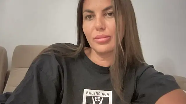 Snapshot of AngelinaMeov chatting on 09-08-25, 05:45 AngelinaMeov online show from 09-08-25, 05:45