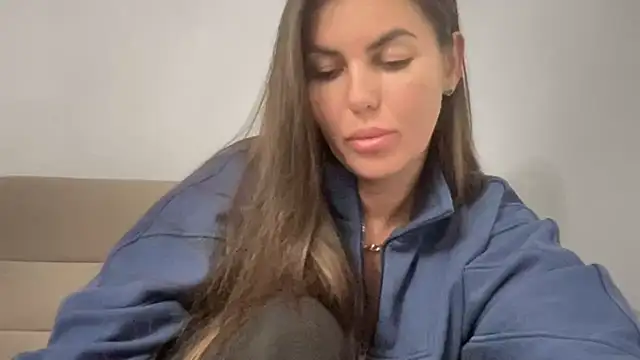 Snapshot of AngelinaMeov chatting on 09-28-25, 07:41 AngelinaMeov online show from 09-28-25, 07:41