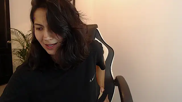 Snapshot of Asaray_T chatting on 06-11-26, 12:32 Asaray T online show from 06-11-26, 12:32