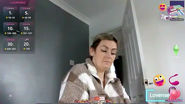 Snapshot of GoldenSquirter chatting on 12-05-25, 09:18 GoldenSquirter online show from 12-05-25, 09:18