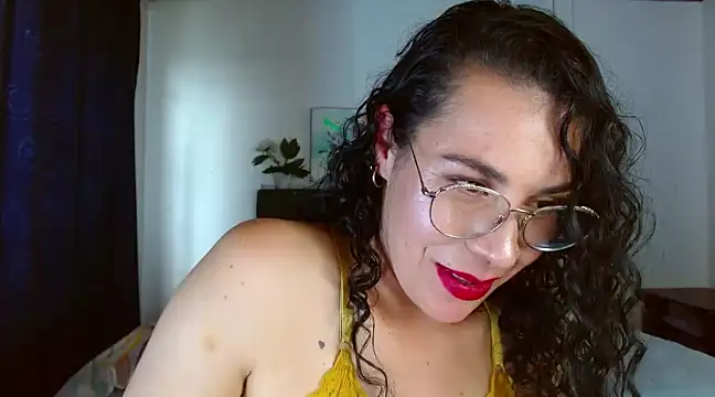 Snapshot of mia_velvet1 chatting on 03-15-25, 05:37 mia velvet1 online show from 03-15-25, 05:37