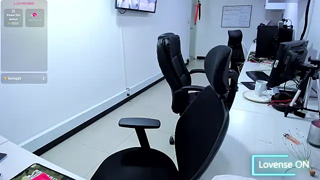 Snapshot of jenn_cg chatting on 11-08-25, 08:40 jenn cg online show from 11-08-25, 08:40