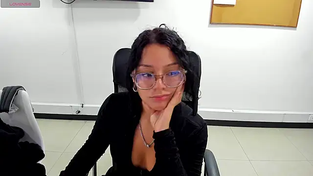 Snapshot of jenn_cg chatting on 03-28-26, 12:43 jenn cg online show from 03-28-26, 12:43