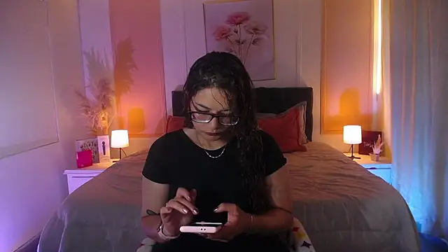 Snapshot of Rose_Thompson1 chatting on 06-14-26, 01:35 Rose Thompson1 online show from 06-14-26, 01:35