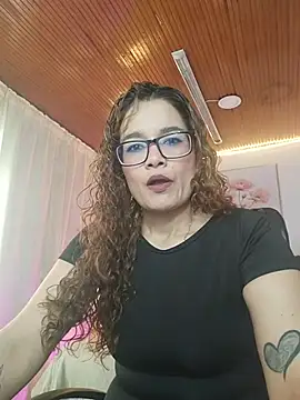 Snapshot of Rose_Thompson1 chatting on 06-25-26, 01:26 Rose Thompson1 online show from 06-25-26, 01:26