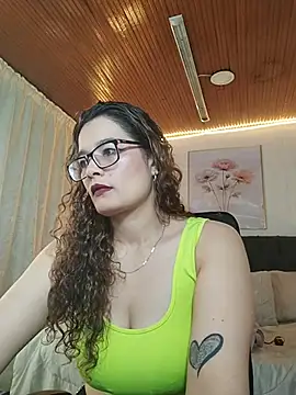 Snapshot of Rose_Thompson1 chatting on 07-09-26, 01:26 Rose Thompson1 online show from 07-09-26, 01:26