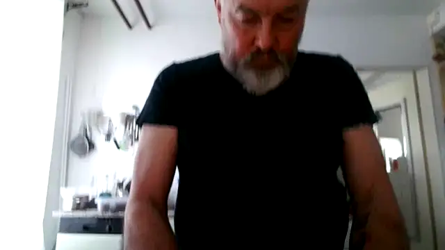 Snapshot of Berg_Boy chatting on 02-15-26, 09:41 Berg Boy online show from 02-15-26, 09:41