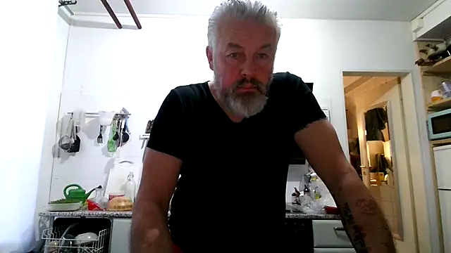 Snapshot of Berg_Boy chatting on 02-23-26, 06:33 Berg Boy online show from 02-23-26, 06:33