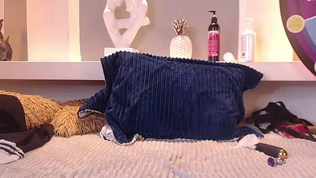 Snapshot of milu_w4llace chatting on 03-17-25, 11:54 milu w4llace online show from 03-17-25, 11:54