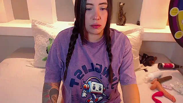 Snapshot of milu_w4llace chatting on 09-26-25, 12:14 milu w4llace online show from 09-26-25, 12:14