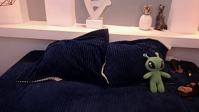 Snapshot of milu_w4llace chatting on 11-26-25, 12:11 milu w4llace online show from 11-26-25, 12:11