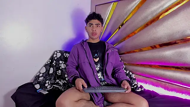 Snapshot of LucasCarterr_ chatting on 03-17-25, 09:23 LucasCarterr online show from 03-17-25, 09:23