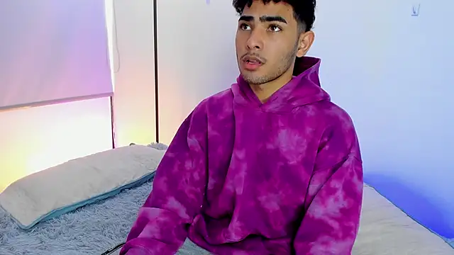 Snapshot of LucasCarterr_ chatting on 03-18-25, 12:47 LucasCarterr online show from 03-18-25, 12:47