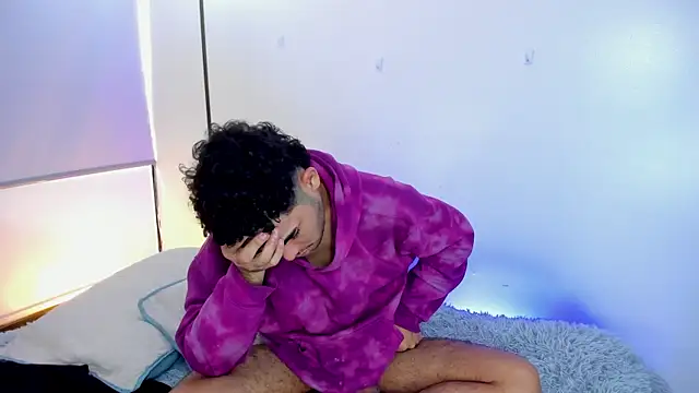 Snapshot of LucasCarterr_ chatting on 03-18-25, 03:53 LucasCarterr online show from 03-18-25, 03:53