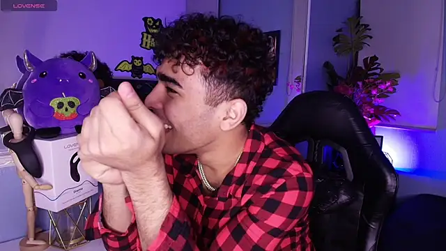 Snapshot of LucasCarterr_ chatting on 09-30-25, 03:44 LucasCarterr online show from 09-30-25, 03:44