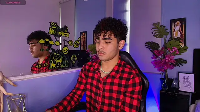 Snapshot of LucasCarterr_ chatting on 10-06-25, 08:17 LucasCarterr online show from 10-06-25, 08:17