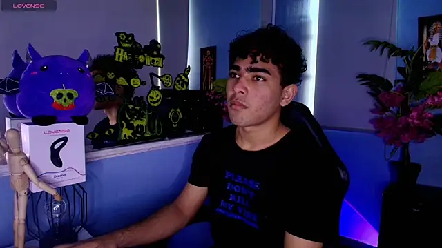 Snapshot of LucasCarterr_ chatting on 10-13-25, 08:42 LucasCarterr online show from 10-13-25, 08:42