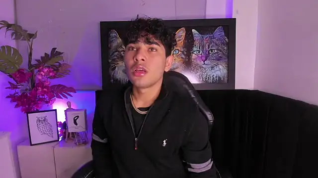 Snapshot of LucasCarterr_ chatting on 10-24-25, 03:58 LucasCarterr online show from 10-24-25, 03:58