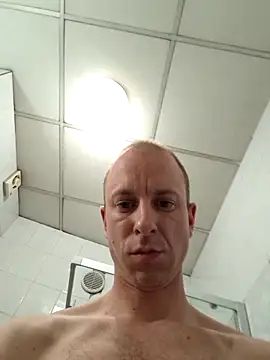 Snapshot of svenpfeifer chatting on 03-17-25, 12:19 svenpfeifer online show from 03-17-25, 12:19