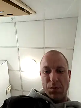 Snapshot of svenpfeifer chatting on 03-17-25, 06:51 svenpfeifer online show from 03-17-25, 06:51