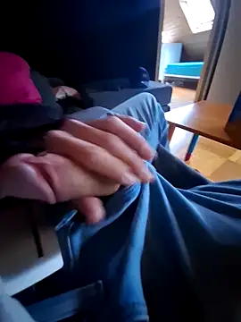 Snapshot of svenpfeifer chatting on 03-20-25, 04:20 svenpfeifer online show from 03-20-25, 04:20