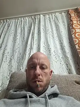 Snapshot of svenpfeifer chatting on 11-18-25, 04:00 svenpfeifer online show from 11-18-25, 04:00