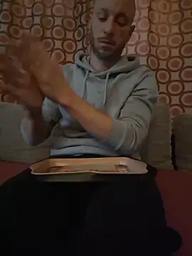 Snapshot of svenpfeifer chatting on 11-23-25, 02:06 svenpfeifer online show from 11-23-25, 02:06