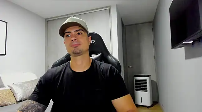 Snapshot of Dante_Storm chatting on 03-11-25, 06:10 Dante Storm online show from 03-11-25, 06:10