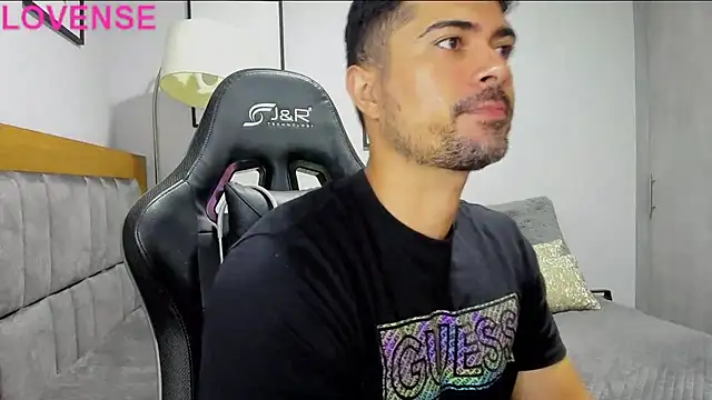 Snapshot of Dante_Storm chatting on 10-02-25, 04:52 Dante Storm online show from 10-02-25, 04:52