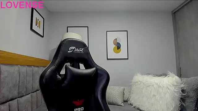 Snapshot of Dante_Storm chatting on 10-15-25, 09:20 Dante Storm online show from 10-15-25, 09:20