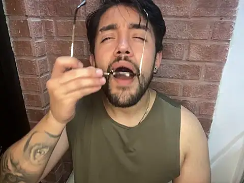 Snapshot of SrM0rgan chatting on 03-18-25, 03:31 SrM0rgan online show from 03-18-25, 03:31