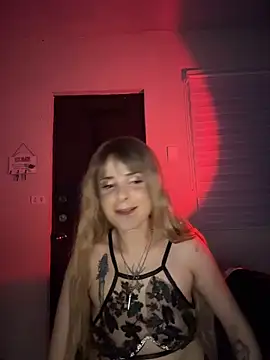 Snapshot of LoganPeny chatting on 05-18-26, 08:31 LoganPeny online show from 05-18-26, 08:31