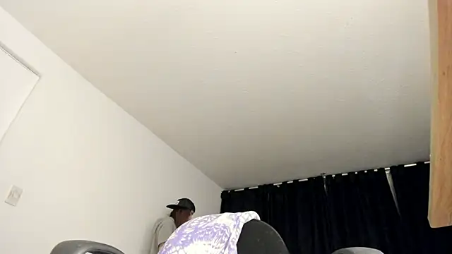 Hat girl online show from 07-01-26, 05:09